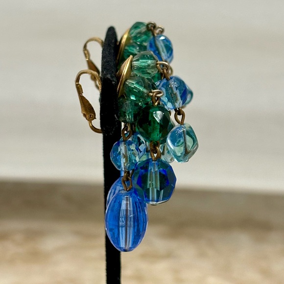Hattie Carnegie Signed Vintage Blue and Green Dangle Clip on Earrings - Picture 4 of 10